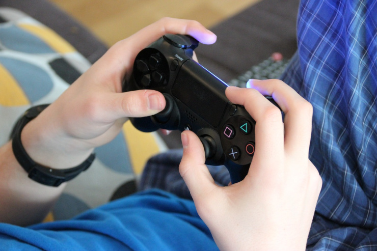 How to Protect Eyesight While Your Kids Play Games: Tips for Healthy Vision