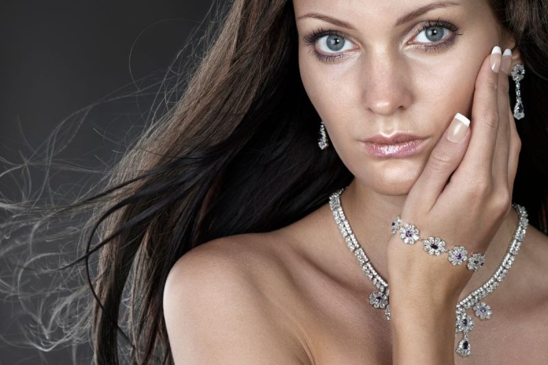 Jewellery with Meaning: How Wearing Symbols of Strength Supports Emotional Wellbeing