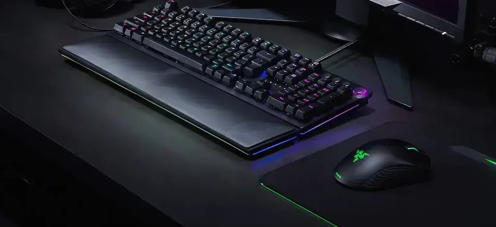 Quzo keyboard and desk technology