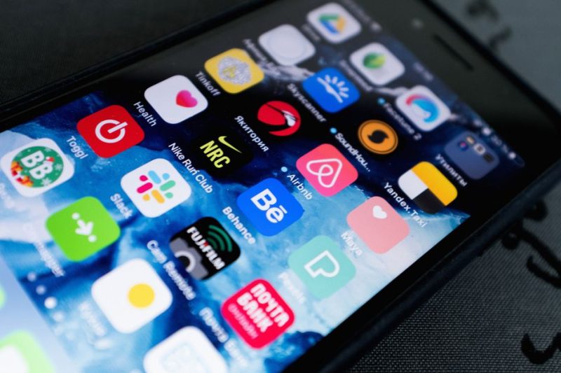 Safety Apps For Solo Travelers: 8 Safety Apps That Help Solo Travelers Get Home Safely